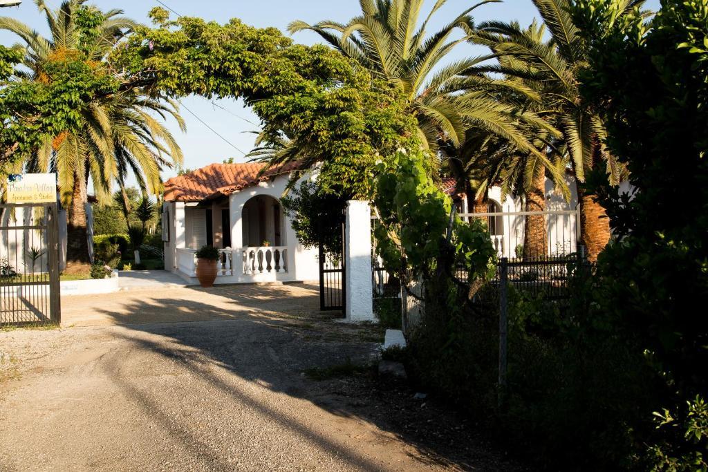 Paradise Village Aparthotel 2*